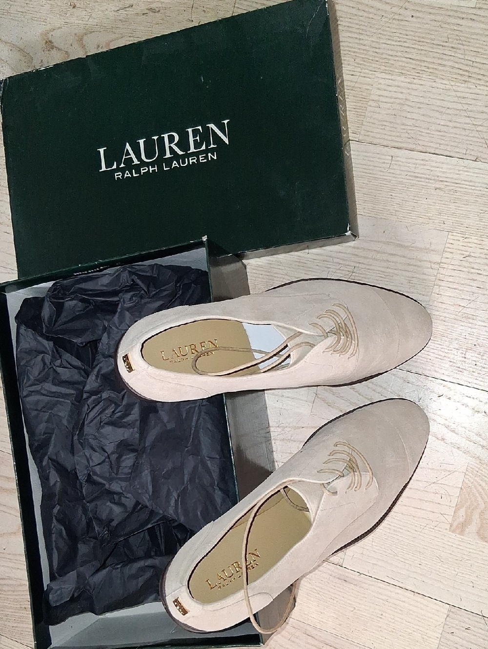 Amazing Lauren Ralph Lauren Beige Suede Lace-Up Flats *9